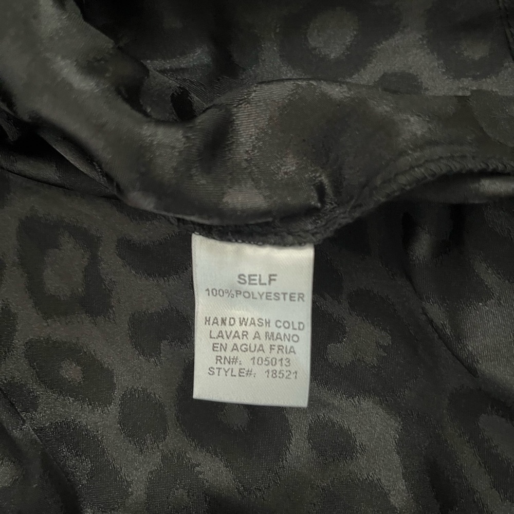 NWT Savanna Jane Black-on-Black Shimmery Leopard Print Top - Picture 4 of 5